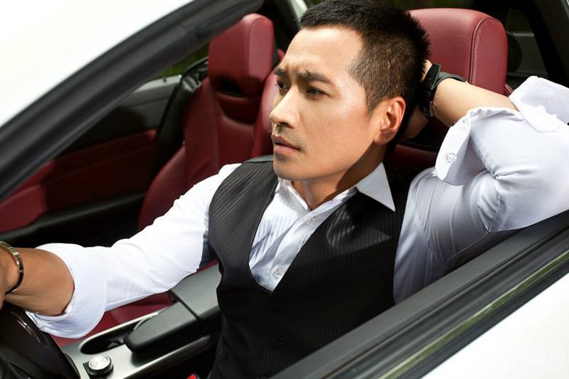 何晟铭尽显时尚男人写真图片