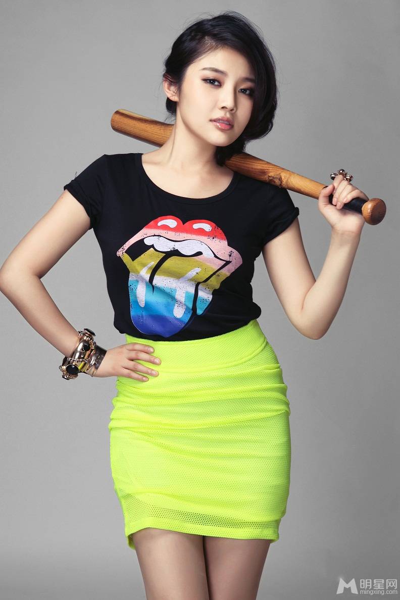 最美棒球女神徐冬冬潮范十足