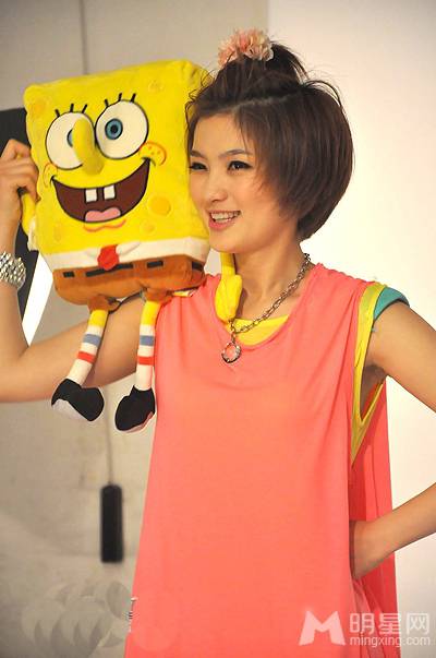 中国好声音丁丁可爱俏皮写真照