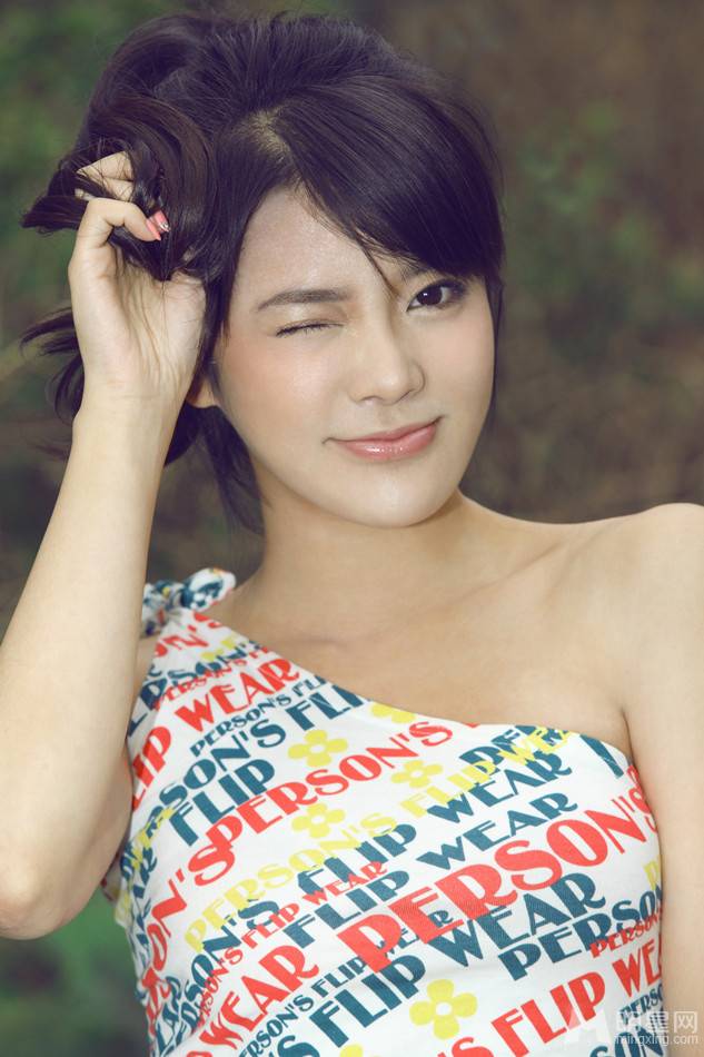 张璇唯美小清新户外写真