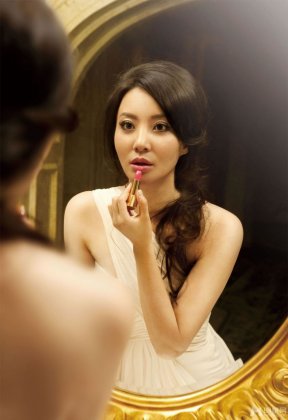 陶红漂亮低胸晚礼服展温柔婉约气质