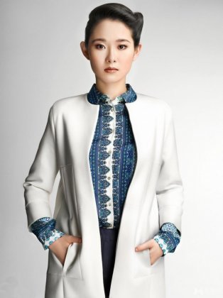 刘滢时尚都市女装尽显干净利落