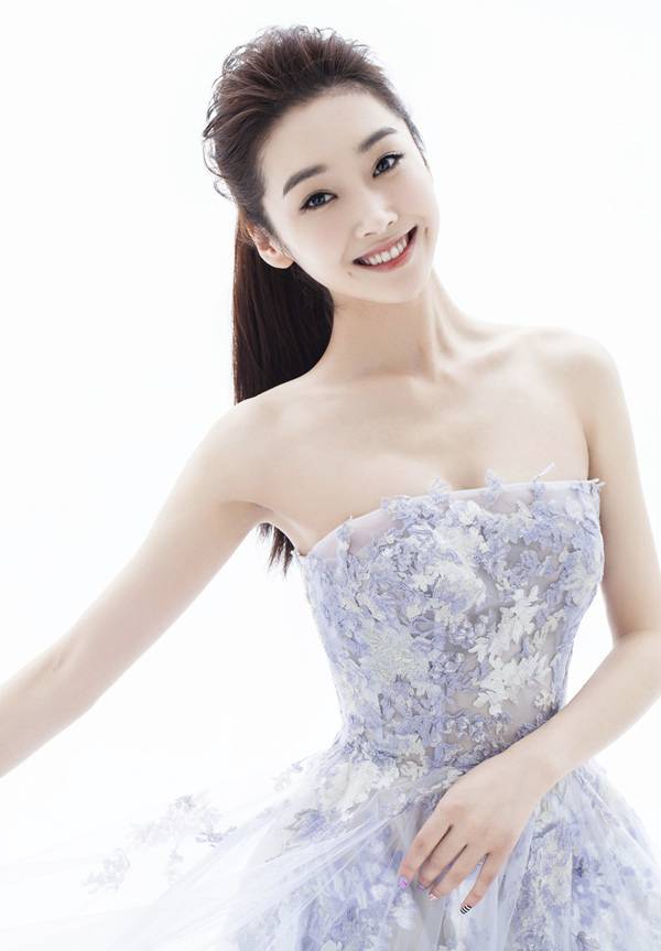 中国90后美女演员宣璐唯美梦幻写真