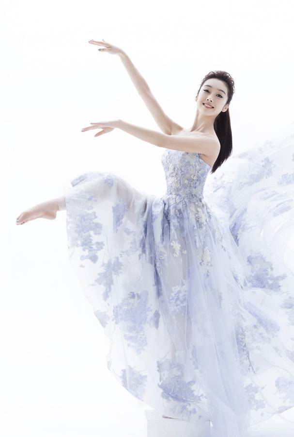 中国90后美女演员宣璐唯美梦幻写真