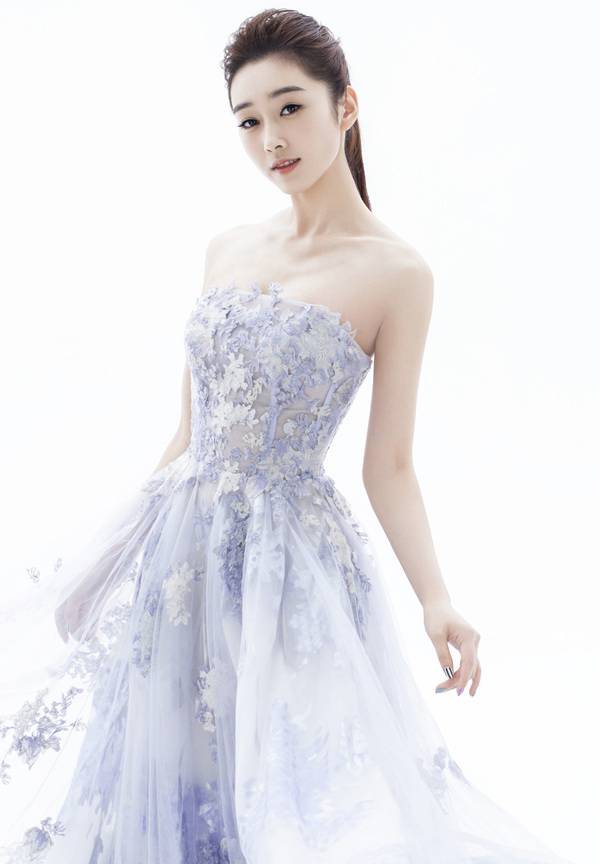 中国90后美女演员宣璐唯美梦幻写真