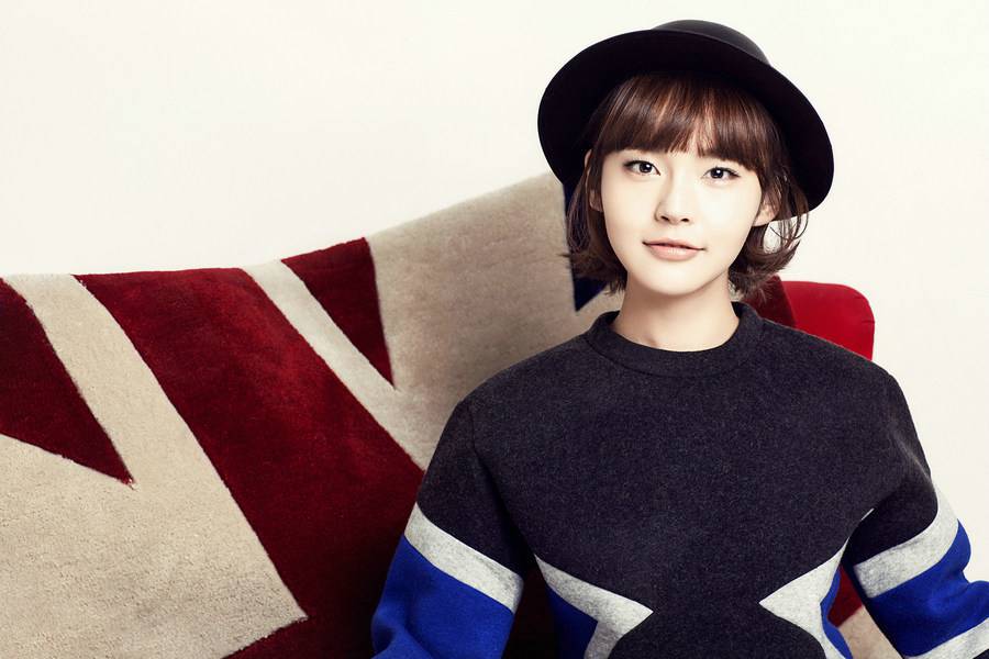 电视剧演员张佳宁时尚短发造型照