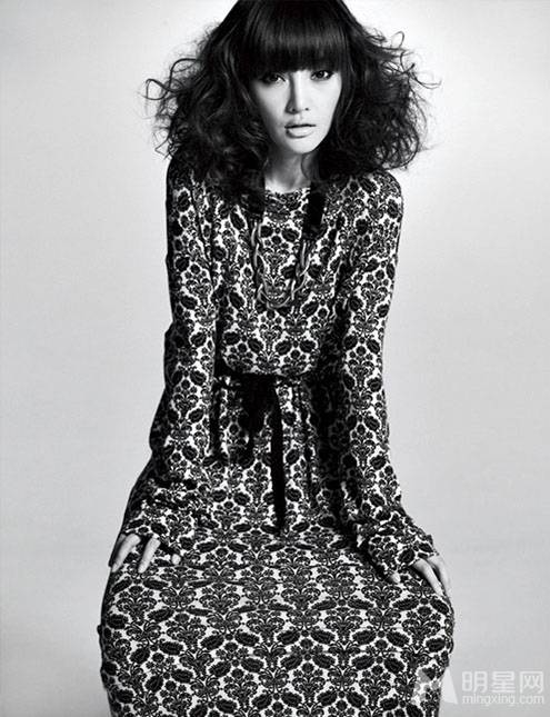 李小璐齐肩蓬松卷发尽显轻熟女风范