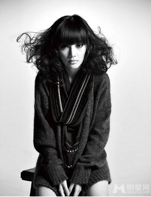 李小璐齐肩蓬松卷发尽显轻熟女风范