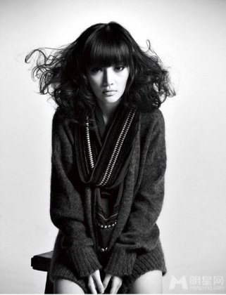 李小璐齐肩蓬松卷发尽显轻熟女风范