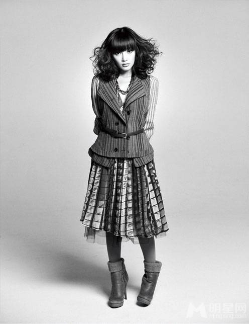 李小璐齐肩蓬松卷发尽显轻熟女风范