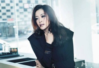 韩国美女明星金喜善时尚性感大片