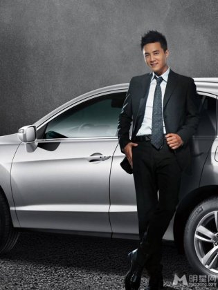 中国演员杜淳彰显时尚型男写真照