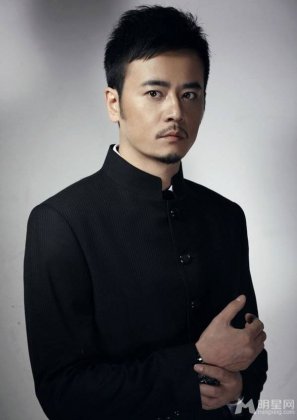 冷峻深沉的男人姚卓君复古写真