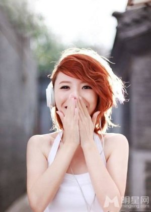 最具人气女歌手黄雅莉最新宣传写真