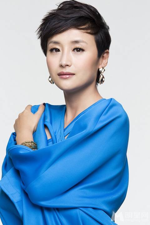 短发美女明星傅淼尽显高贵气质写真