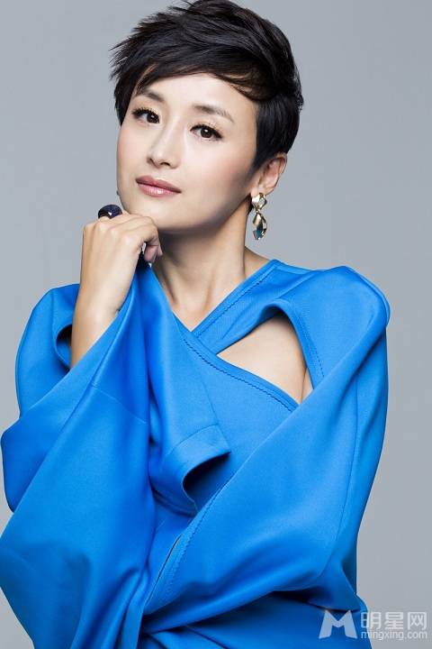 短发美女明星傅淼尽显高贵气质写真