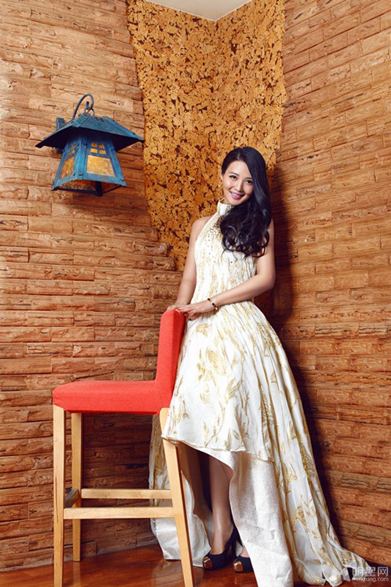 演员白庆琳的性感高贵写真照