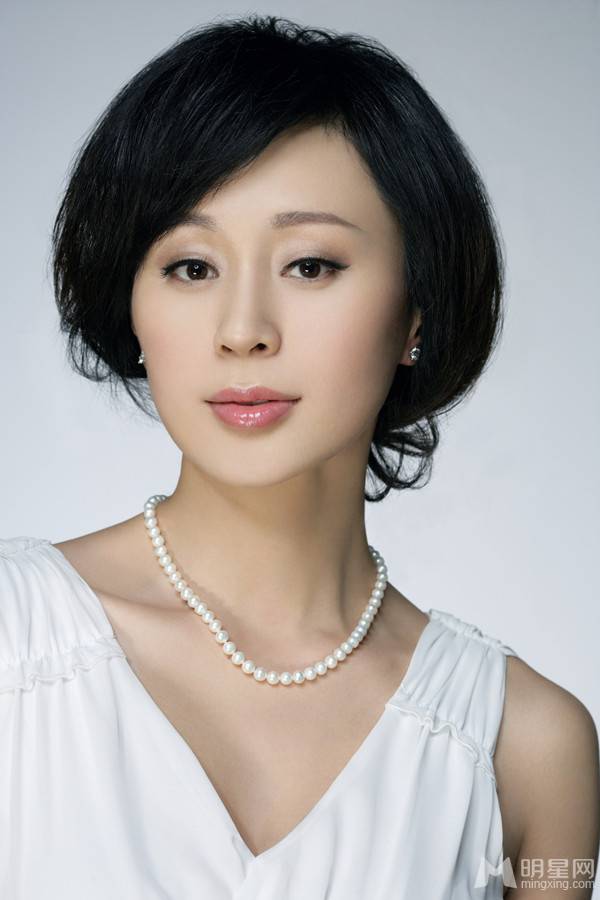 中国内地女演员杨雨婷纯白写真照