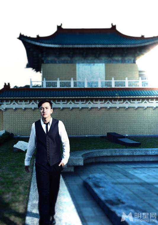 中国内地男演员翟天临尽显贵族气质