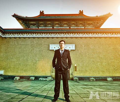 中国内地男演员翟天临尽显贵族气质