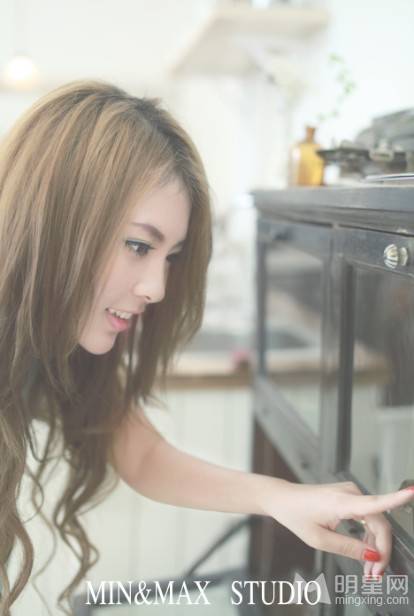 中国90后女演员邬祯琳小清新治愈系写真