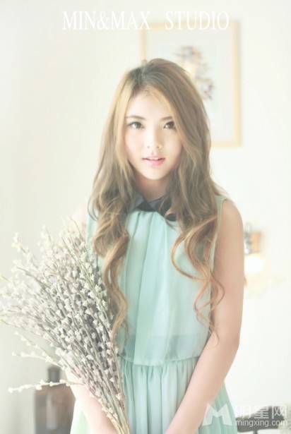 中国90后女演员邬祯琳小清新治愈系写真