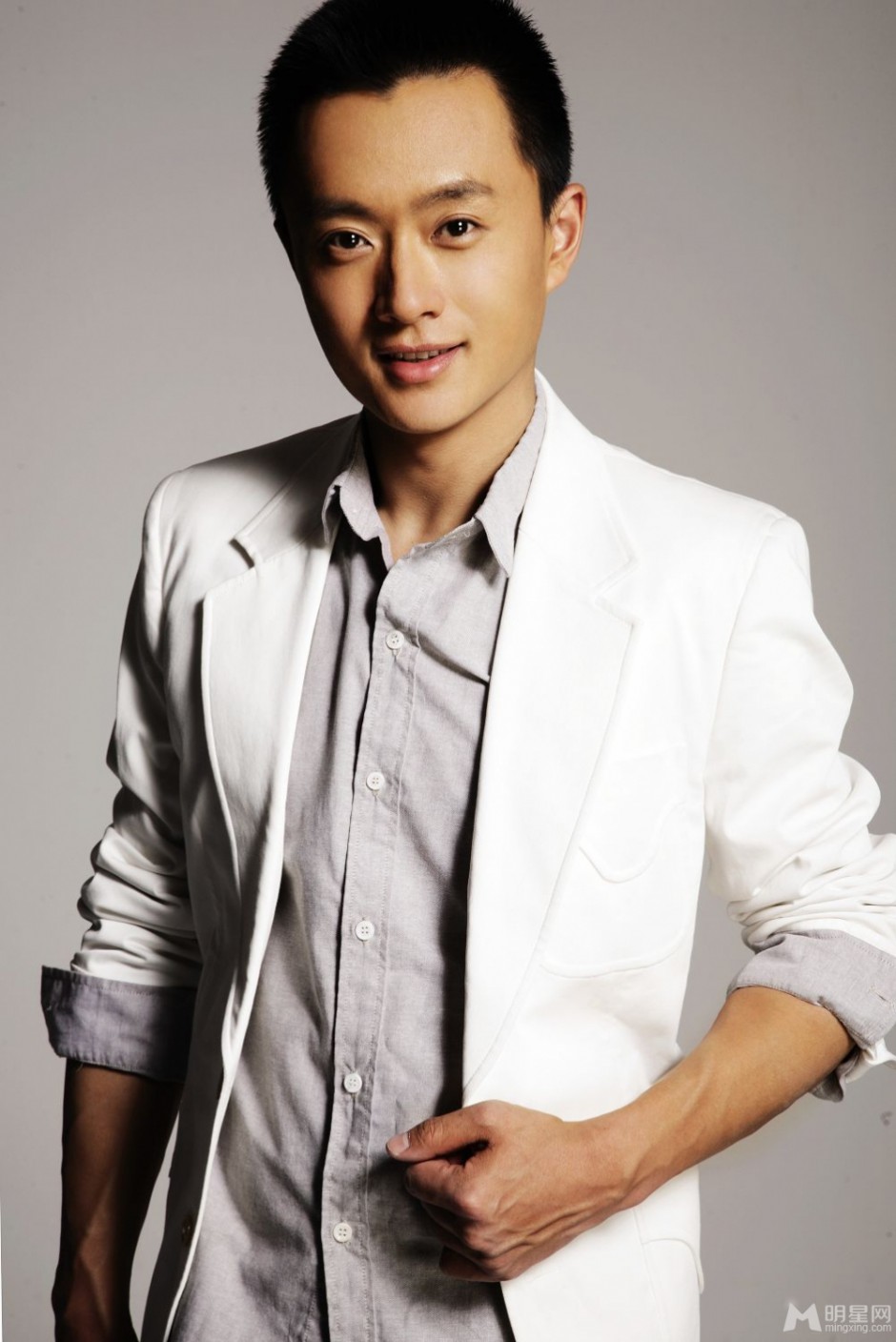 内地男演员吴健帅气写真