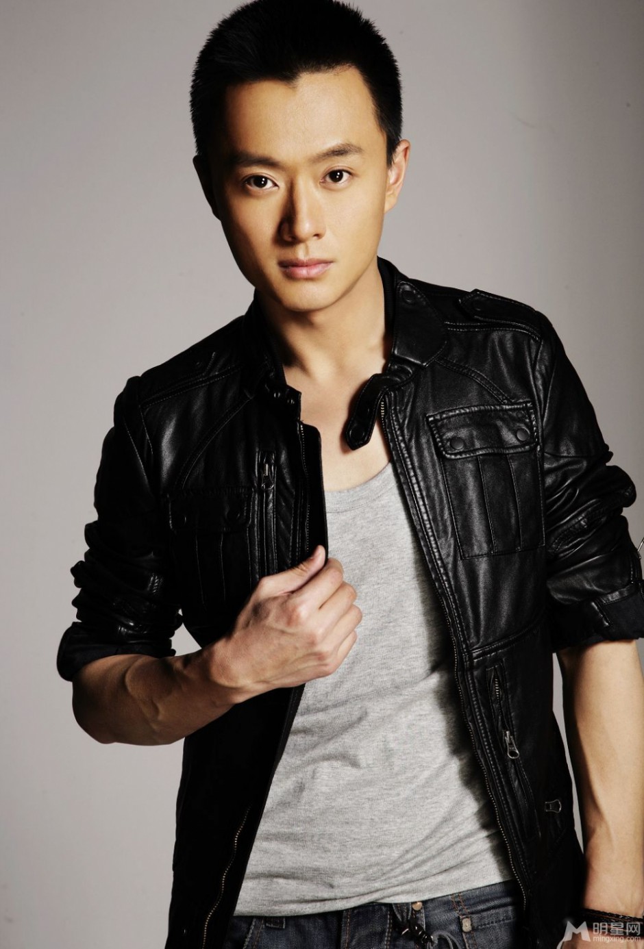 内地男演员吴健帅气写真