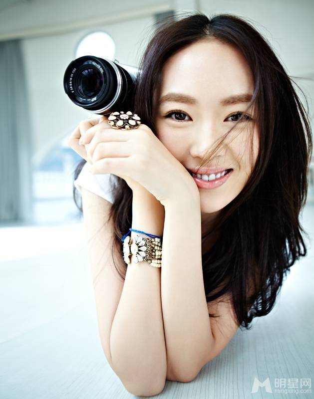 内地女演员童瑶清纯可人写真照