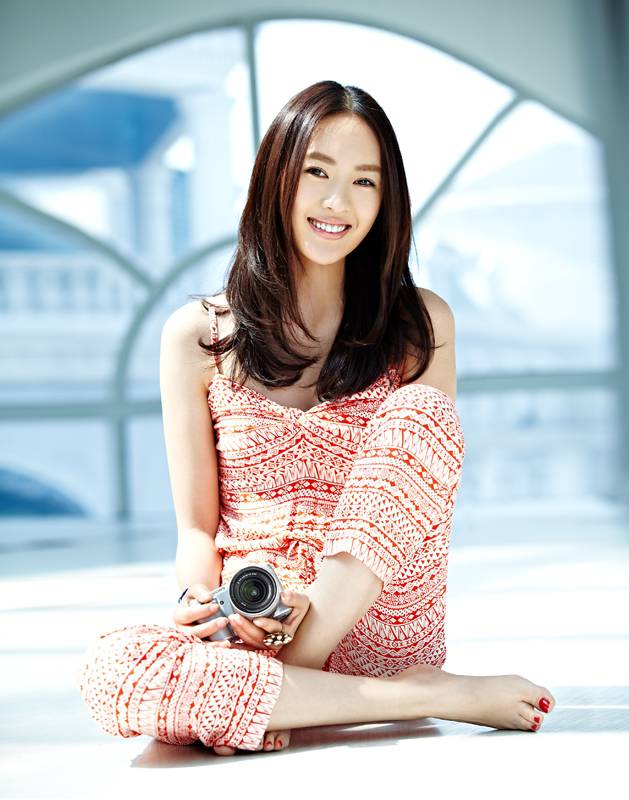 内地女演员童瑶清纯可人写真照