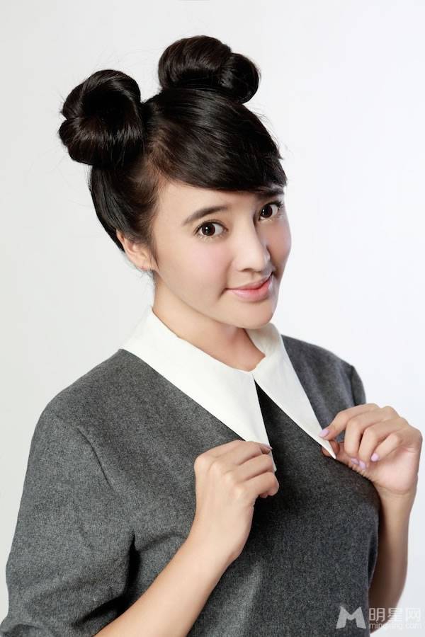 内地女演员张璇尽显俏皮动人图片