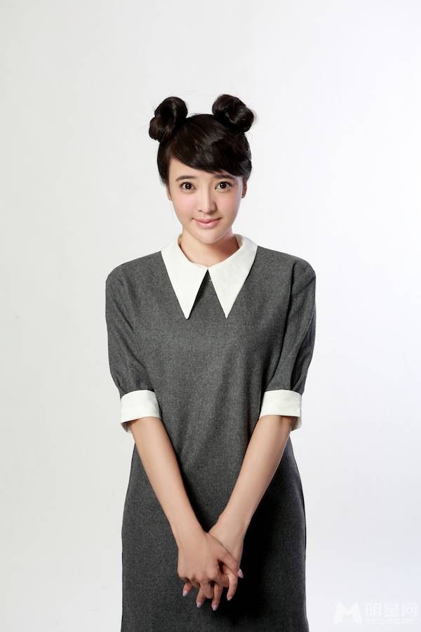 内地女演员张璇尽显俏皮动人图片