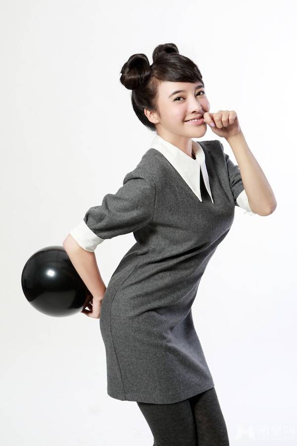 内地女演员张璇尽显俏皮动人图片