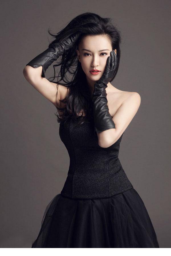 莫小棋黑色性感长裙时尚写真