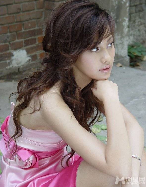 演员杨雪清纯动人写真图片