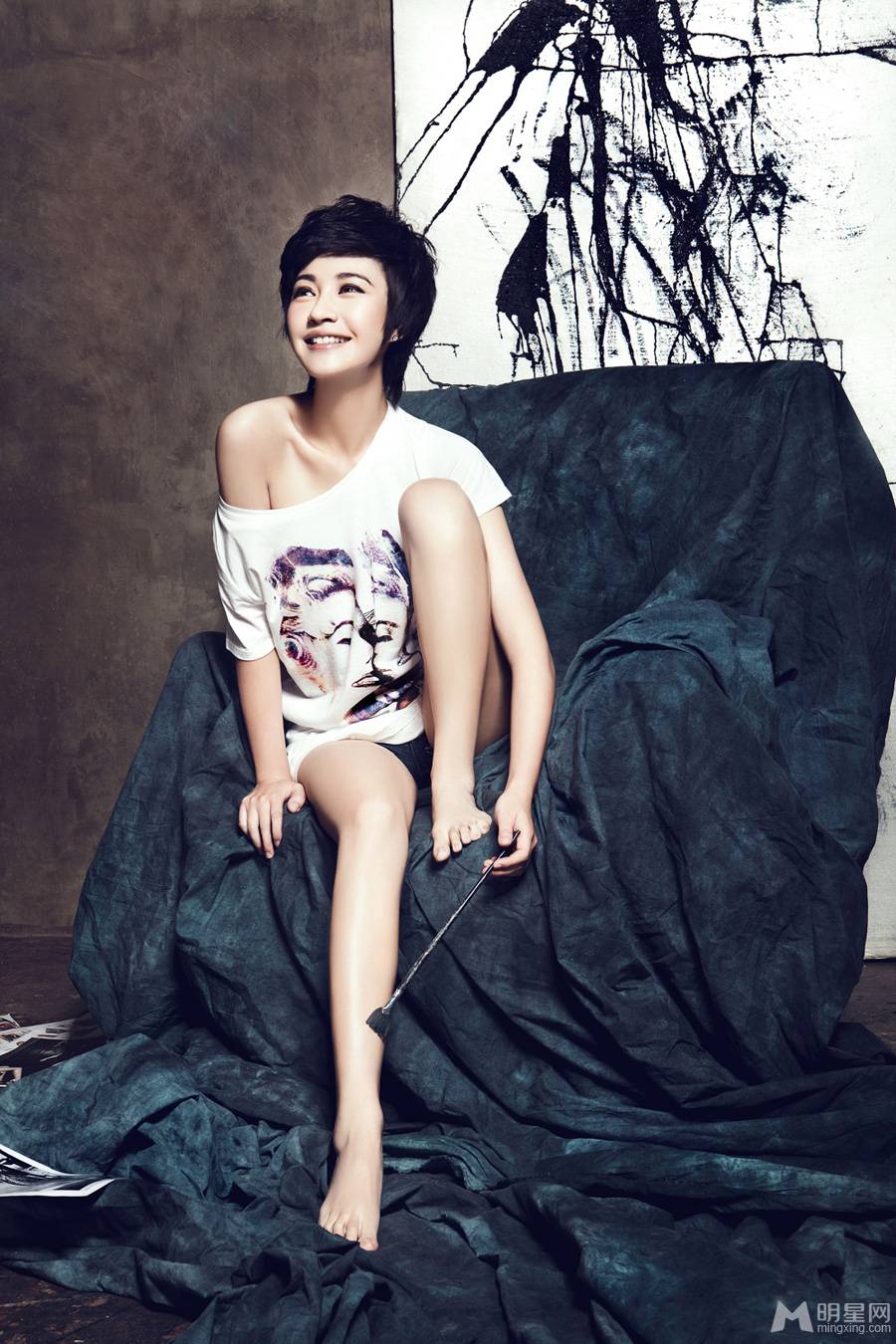 杨雪短发造型散发轻熟女气质