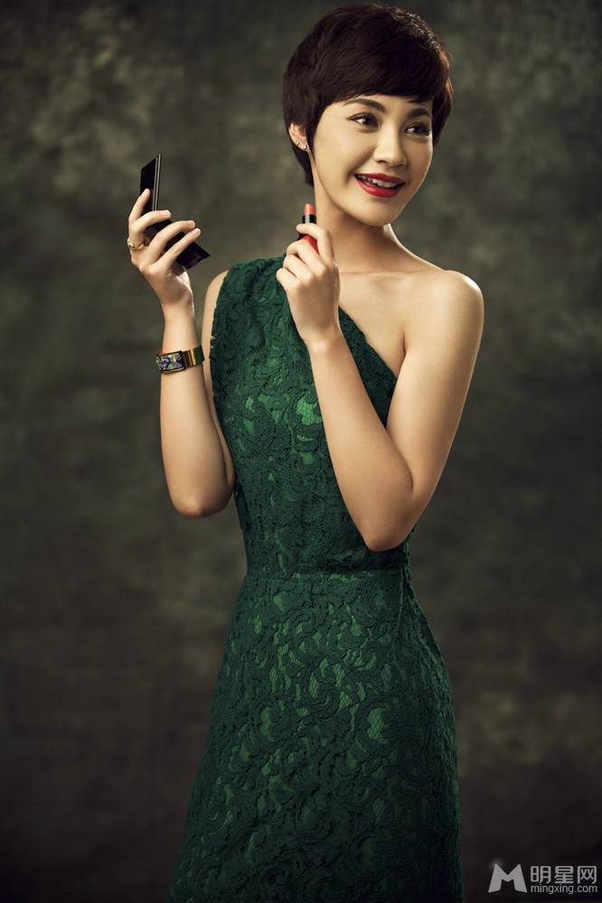 演员杨雪晚会礼服性感迷人写真