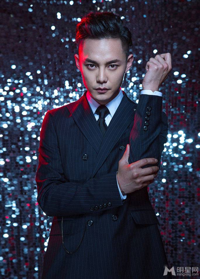 内地男演员尹正西装笔挺帅气写真