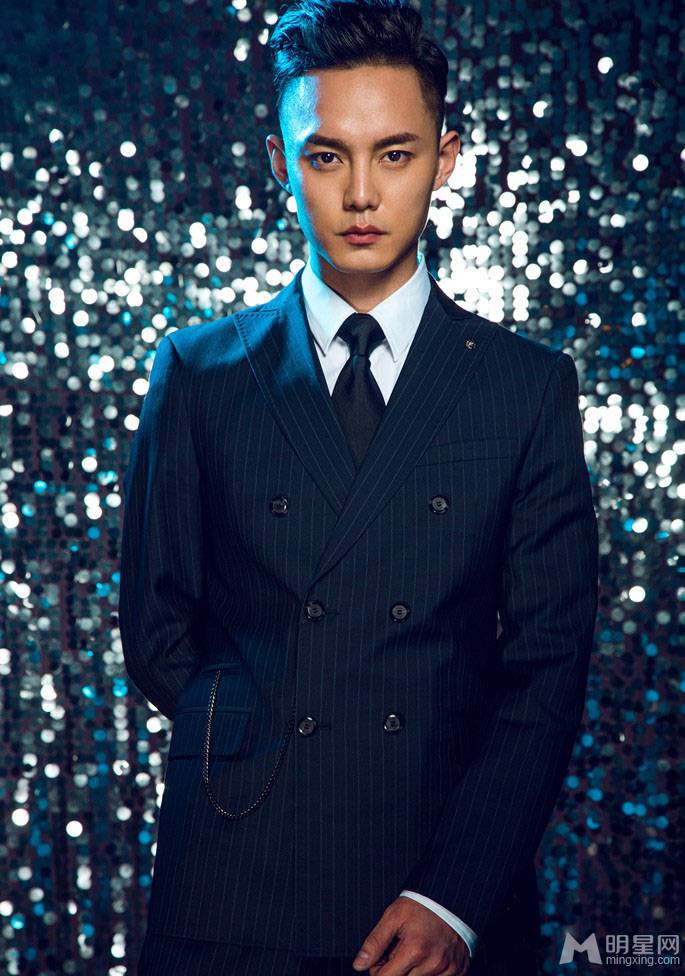 内地男演员尹正西装笔挺帅气写真