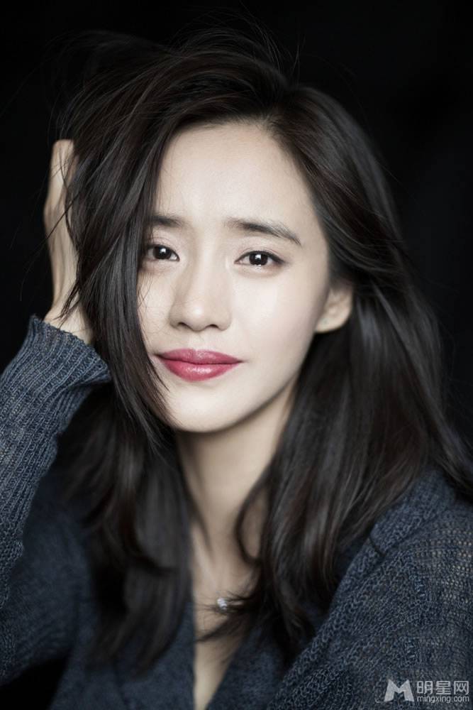 内地女演员王智空灵随性写真