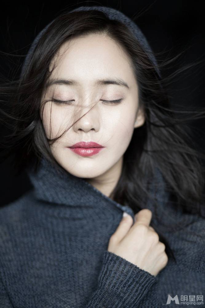 内地女演员王智空灵随性写真