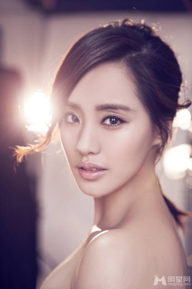 美女明星王智性感裙装硼拍