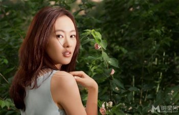 美女明星童瑶长裙尽显甜美可人