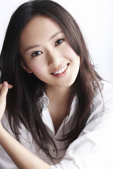 气质美女童瑶尽显优雅女人味十足