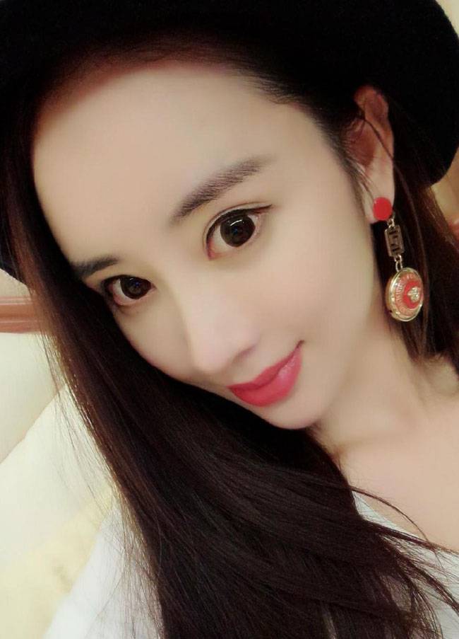 网络美女程琳时尚漂亮自拍照