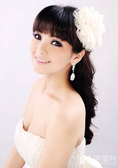 华语女歌手斯琴高丽婚纱唯美写真