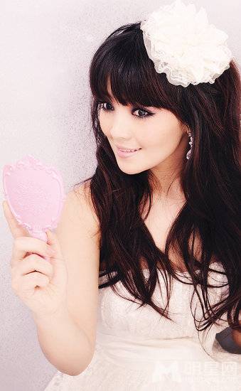 华语女歌手斯琴高丽婚纱唯美写真