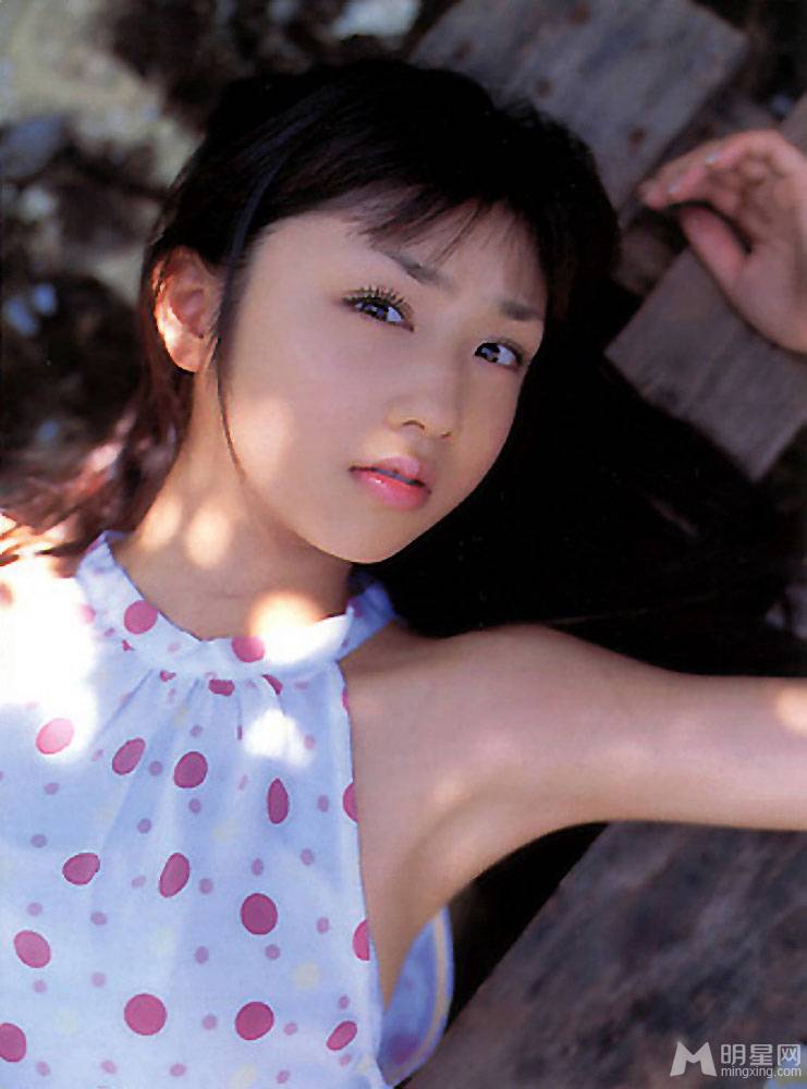 日本女明星小仓优子热裤尽显火辣写真