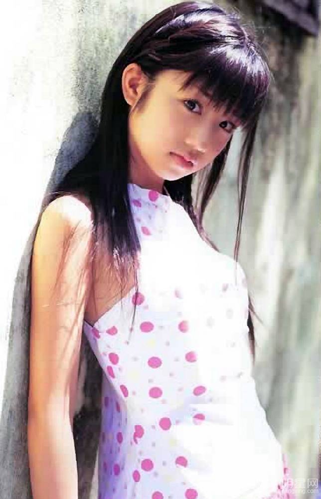 日本女明星小仓优子热裤尽显火辣写真