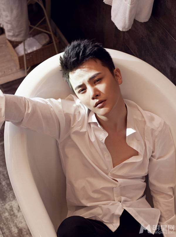 演员孙坚帅气逼人写真照